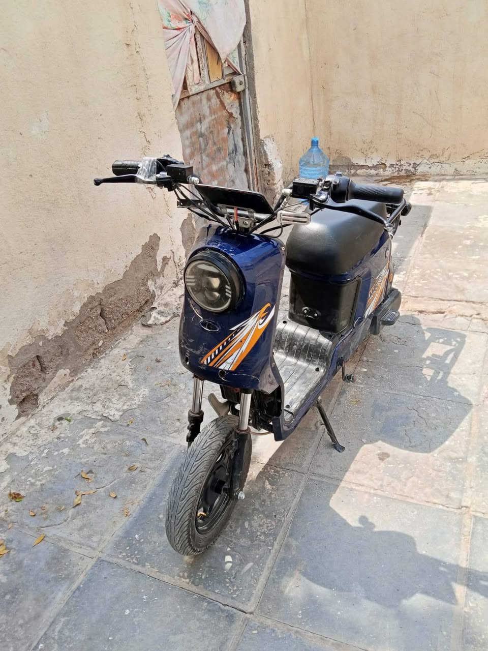 دراجه شحن شغاله مابيهه اي شي بطاريات مابيهن شي شغل واطلع سعره 250 مكاني ناصرية مركز ***********
