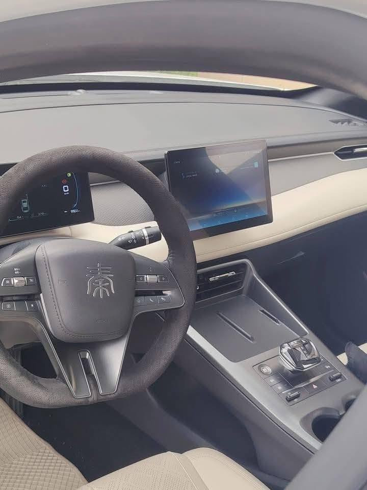 سلاوى خواتان ليبيت 
BYD
quin plus 2025
كوين پله س 
ناو زه رد 
ويل عادی
گاعيم بو كڕيوه 
ته نها ٥٠٠٠كم ڕۆشتووه 
ڕەقەم سەنەوی تا 2031 نوێ
تەنها دوو پەڵەی بچوک PDR هەیە لە نوکی بۆنیت و سنوقی دواوە بێ ناوگرتن و بەشەرت
قفڵ قفڵی خوار هەموو بازاڕ 138 گەڵا 
شوێن سلێمانى 
*********** \ واتسئەپ نامە بنێرن
