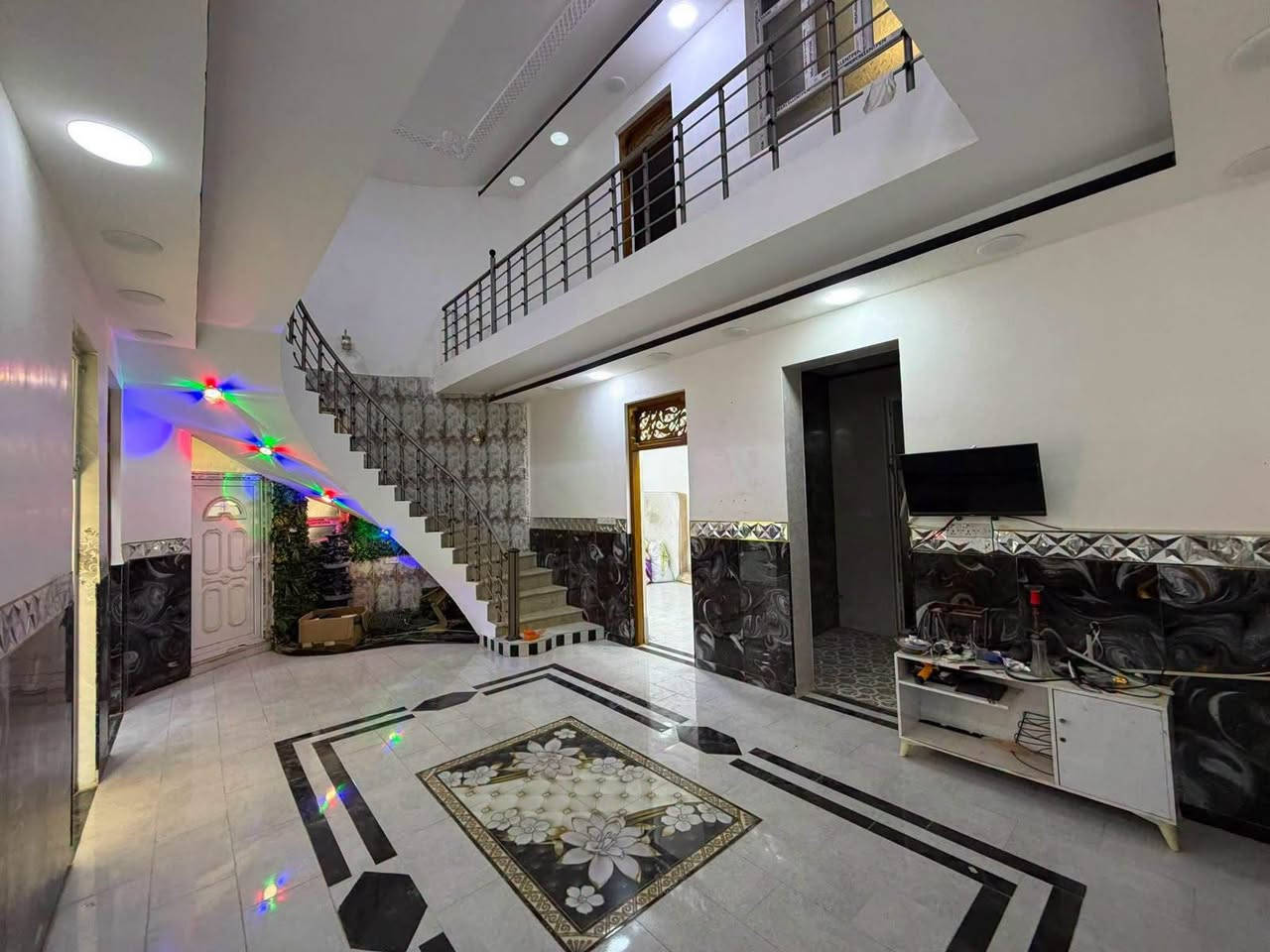 ‏‎‏‎دار للبيع او المراوس النجف الاشرف
حي الجامعه
مساحه ١٥٠ م 
شارع ١٠ + ساحه
طابقين ٤ غرف نوم

‏‎  للاستفسار مراجعة مكتب العطاء للوساطه العقاريه في حي الجامعه سايدين سلام-جامعه 
مقابل مجمع زيد و حسن

او الاتصال 
‏‎*********** (يتوفر واتساب)
