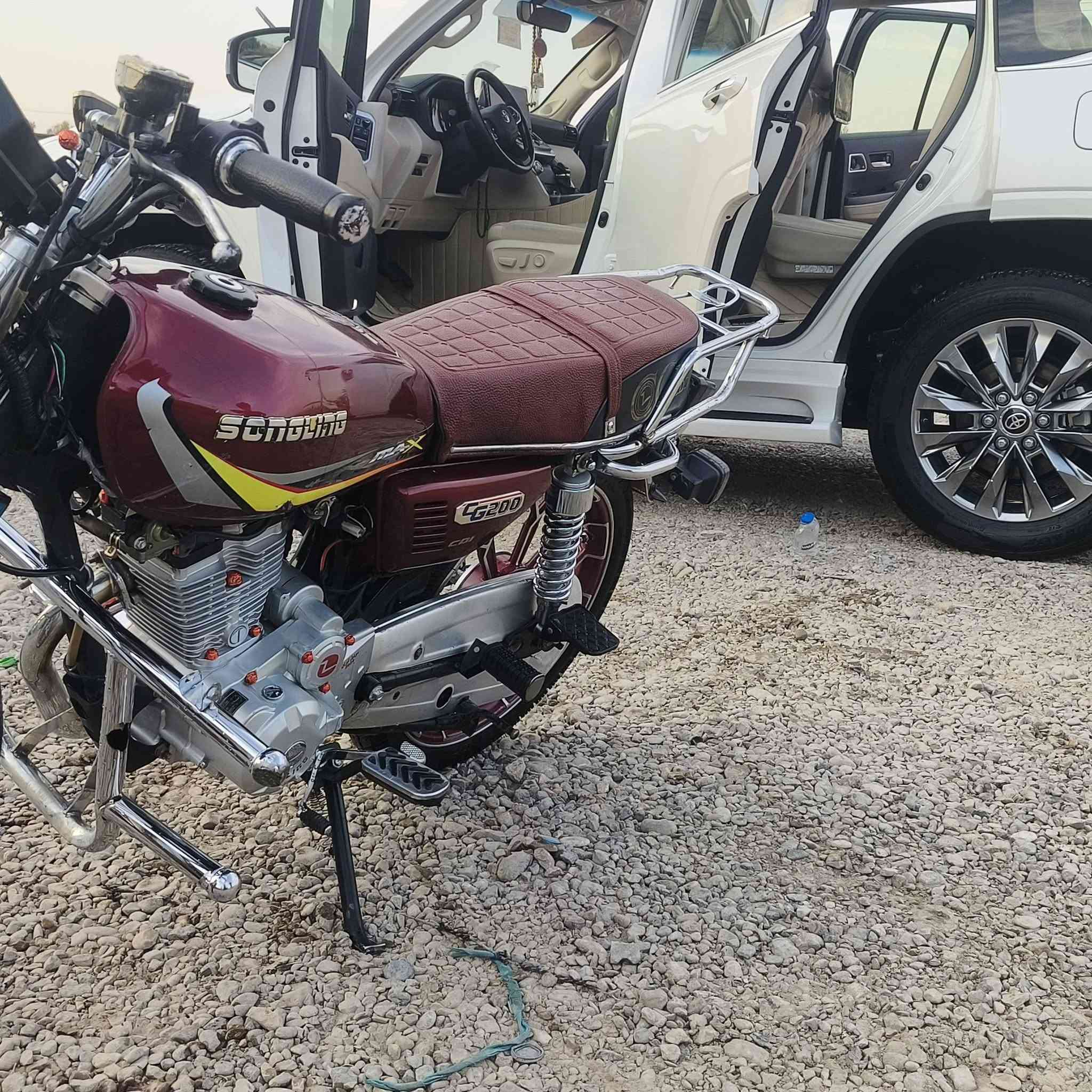 السلام عليكم  دراجه للبيع سيفان مديل 24 محرك كفاله  عامه  كهربايات كلها شغاله كفاله دراجه خير من الله 
مكان ديالى كنعان
***********واتساب فقط
سعر 650وبيها مجال
