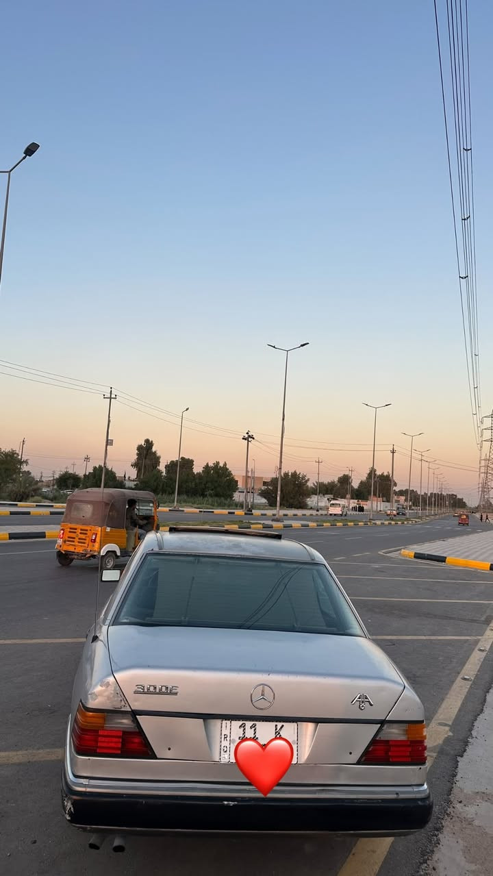 مرسدس دب مديل 92سياره كرهباياته كله شغاله   فتحت سقف مكينه فيفيتي 3000 سياره جاهزه ما ناقصه ايشي رقمه بغداد نكليزي بسمي تحويل ثاني يوم سعر 60وبيه مجال رقمي***********
