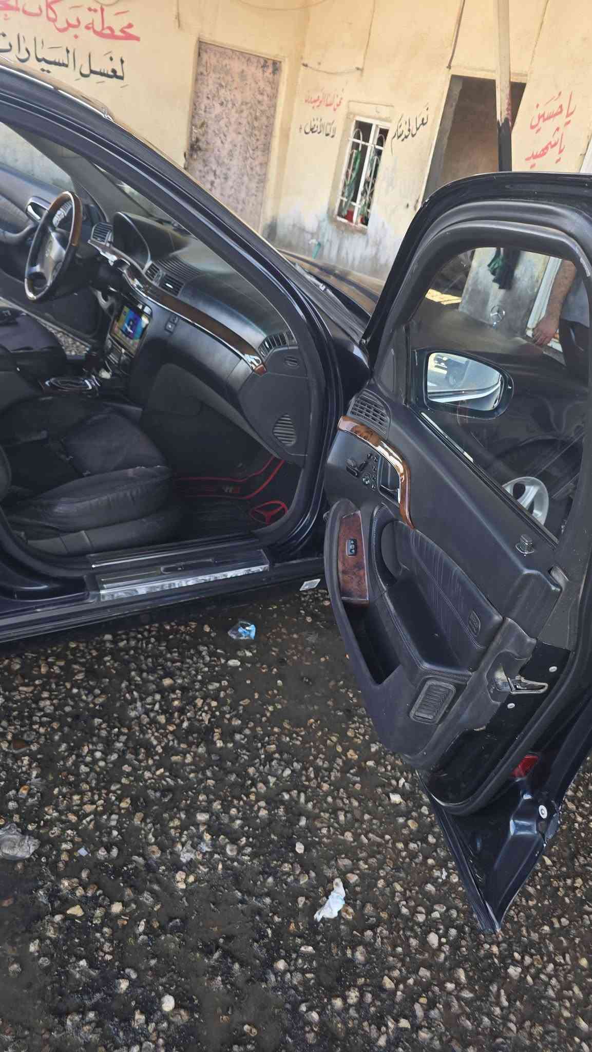 السلام عليكم
 S500 ;;2003رقم بصره 
انكليزي  معروفه مواصفاته ال500 رئاسي 
السيارة خير من الله بس عوزه كم شغله بل كماليات 
السعر ١٢٥ 
واذا اكو مراوس  مكان السيارة الديوانيه  ***********

