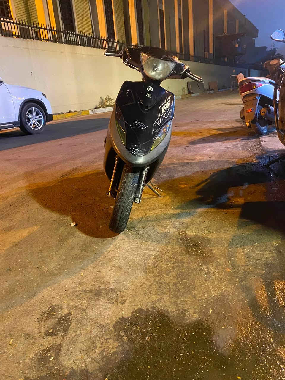 سلام عليكم ماكس عدله رمبه مامفتوحه سعر 750 وبيها مجال عنوان كراده شارع النضال رقم موبايل***********

