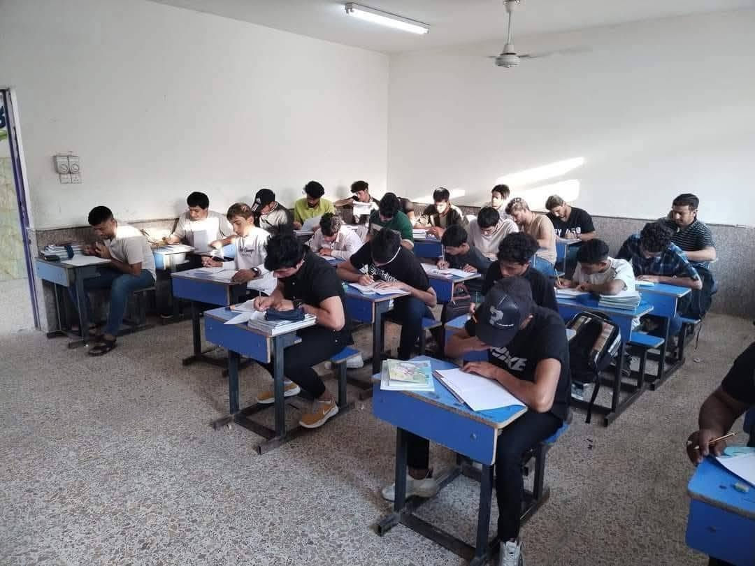 تحت شعار ( رأس مالك علمك وعدوك هو جهلك )

يسر مركز الكرار لتدريس صفي الخامس والسادس الإبتدائي فتح باب التسجيل أمام دارسينا من الفتية   والفتيات رجال ونساء ممن أكمل مرحلة التكميل في مراكز محو الأمية أو أنصاف المتعلمين التي تعادل شهادة الرابع الابتدائي  ..
أو من أتم مرحلة الرابع الابتدائي في المدارس الحكومية أو راسب في الصف الخامس الابتدائي  الإلتحاق في الصف الخامس  .. أما من اكمل الخامس الإبتدائي .. أو راسب في الصف السادس  فيقبل في الصف السادس الابتدائي  .. يكون الدوام من الساعه الثانيه بعد الظهر إلى الخامسه عصرا  
العمر المسموح من ١٥ سنة إلى ٦٠ سنة  .. 
يكون التسجيل في مركز الكرار.... في مدرسة الشهيد محسن خنفاس الابتدائية /البيضاء سابقا مقابل محطة وقود الاحرار .. من الساعه ٢ ظهراً إلى  الساعه 5 عصرا متواجدون ايام الدوام أحد وثلاثاء علماََ ان المدرسة حكوميه
للاستفسار الإتصال على الرقم( *********** )مدير المركز صادق عباس الأحمد...... واتساب وتليكرام... الرجاء من الاخوه مشاركة المنشور ليصل للجميع
