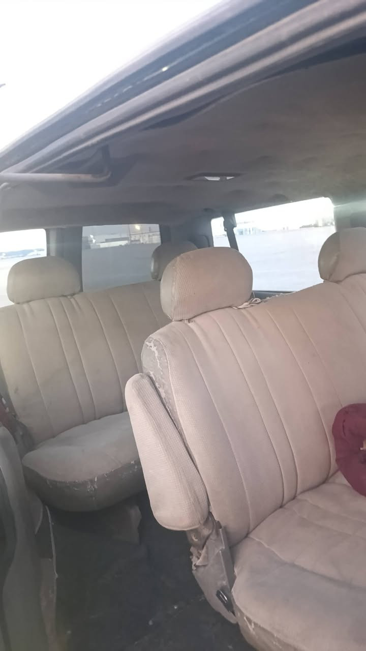 سلام عليكم سياره فان استرو موديل 98 سياره البيع ترهم مراوس حسب القناعه سياره كير محرك كهربائيات كلها شغاله سياره جاهزه نقصها تبريد وتخم تاير فقط 
سعر السياره 25 وبيها مجال مكلف بالنشر ***********
