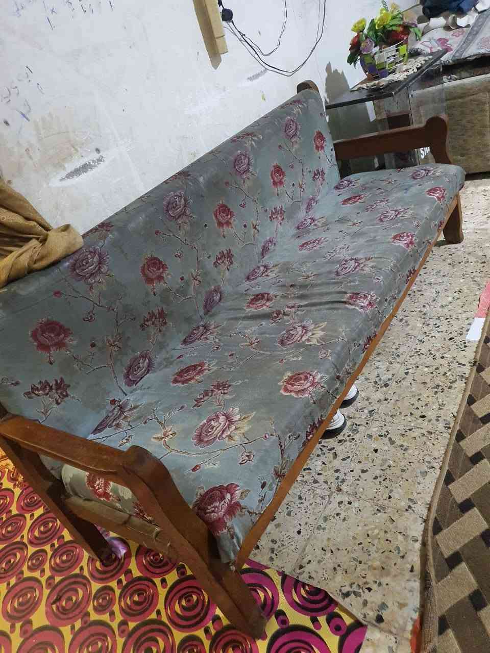 السلام عليكم
قنفات شوف العين هاي نضافتهن يتكونن من تلاثه زغار ام النفر وثنين اكبار ام اربعة نفرات  العنوان البصره ابي الخصيب *********** قيم بلي يرضي الله
