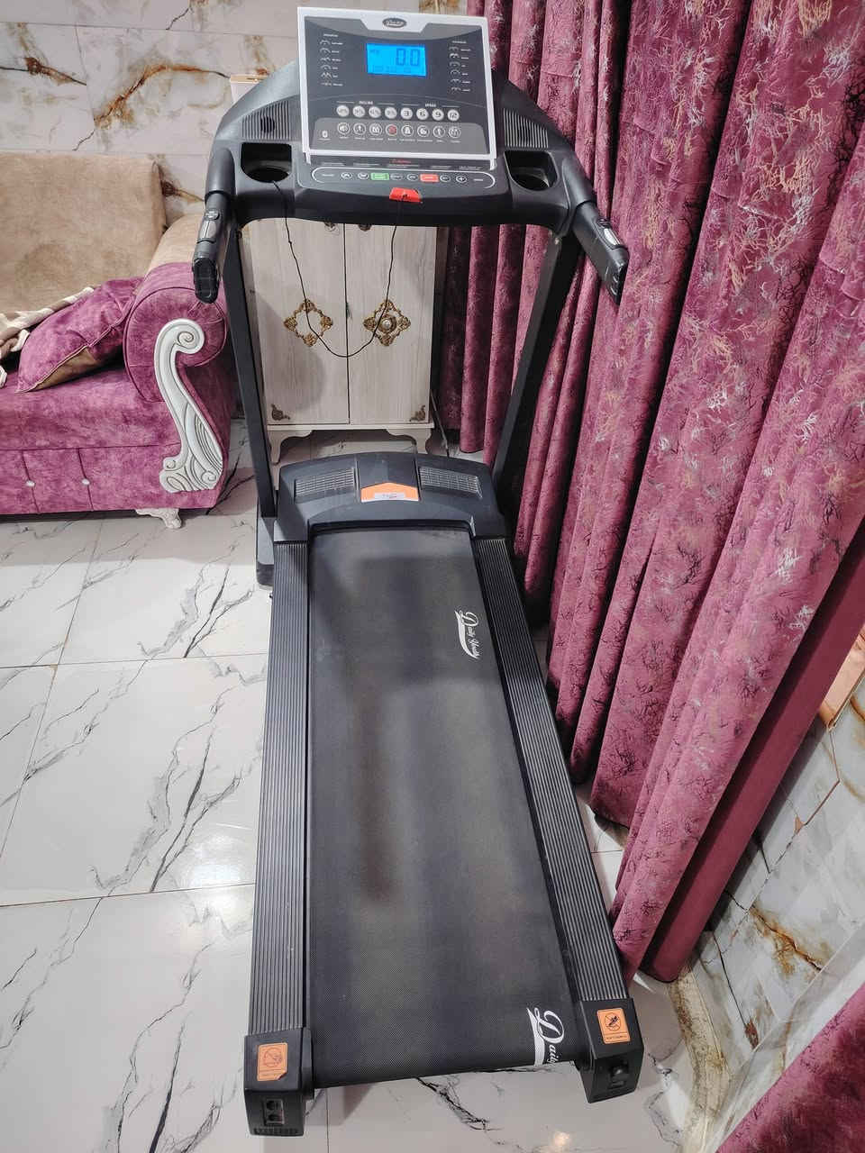 السلام عليكم
جهاز جري رشاقه.. جهاز رياضي 

جهاز ركض

 الموصفات الجهاز 

الوزن 155. ماطور نحاس اصلي عدد 2

ماطور جري + ماطور جبلي 

اعلى سرعه 12جري +12جبلي 

//علئ الجهد جبلي التسارع 3./6./9./12

دبل سماعه  بلوتوث 

مقياس دقات القلب 

نظام سهل الخزن والنقل

شاشه رقميه تقرأ السرعه  والوقت وسعرات الحراريه 

ونبضات القلب ونظام الأمان السيفتي 

شركه SKNC اصلي 

علماً جهاز جديد مستخدم اقل من شهر واحد 

نضافه  100/100

 جهاز  جدأ مناسب  سعر300 الف فقط  

العنوان النجف الاشرف 

*********** تواصل
