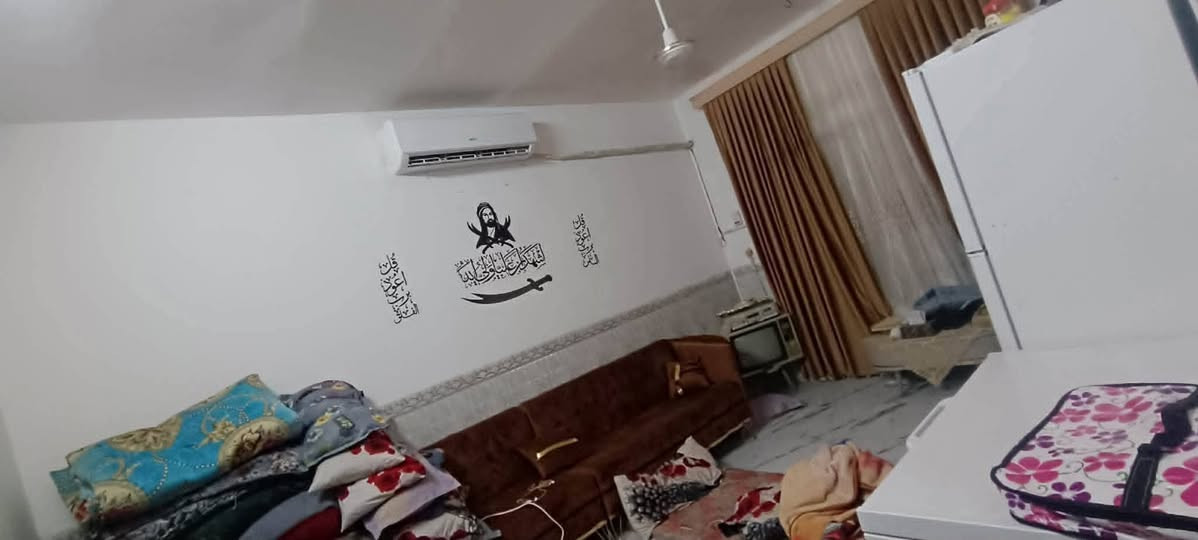 سلام عليكم
بيت للبيع في حي الوحدة الأولى قرب جامع الزهراء (100) متر طابقين
 الطابق الأرضي غرفة نوم +صالة +استقبال +مطبخ +صحيات خارجية
درج دائري 
الطابق الثاني 
غرفتين نوم+ صالة
بناء حديث  مطلوب مبادرة القسط الشهري 
307 الف دينار شهريا 
السعر 60 مليون وبي مجال البيت فارغ حالياً
*********** اتصال 
*********** واتساب.
