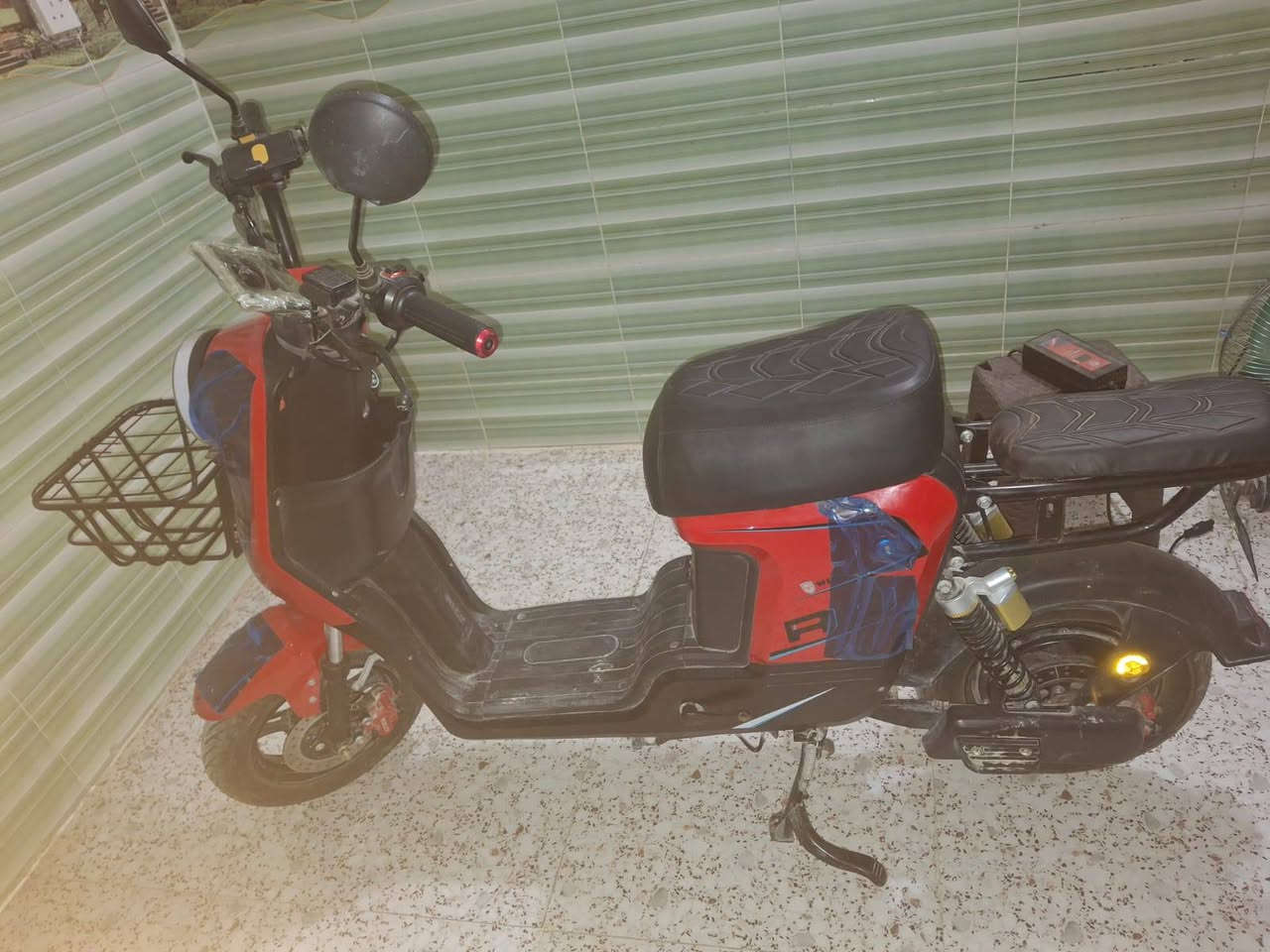 ماطور شحن R9 نظيف مثل مابالصور موديل 24 تايرات جدد كهربائيات مالات الشركه فقط (بطاريات هابطه) 
سعره 350 وبي مجال للاستفسار ***********
