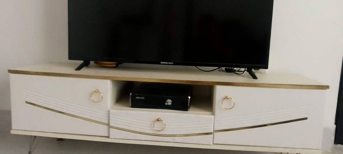 ئەم سیسەمە+ مێز توالێت +مێز tv.    
بۆ فرۆشتن 
200هزار
***********
