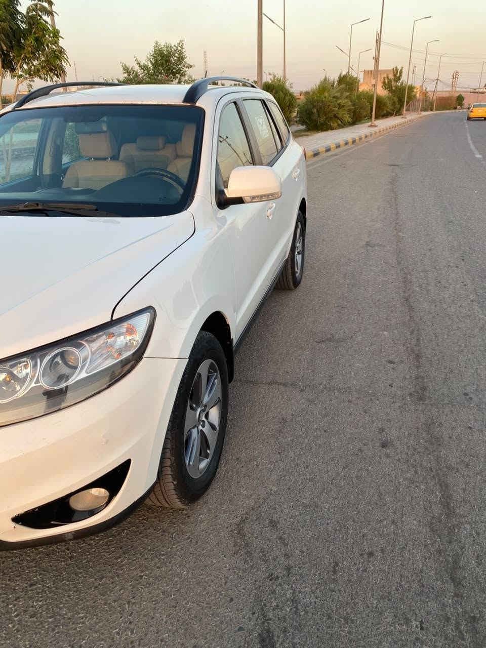 سنتافيه ٢٠١٢ خليجي مكفول
المشي: 80 الف حقيقي بشرط 
المحرك: 3.5 لتر 6سلندر بنزين
الگير: أوتوماتيك 6 سرعات
الدفع: رباعي
عدد المقاعد: 7
سعة التانكي:75 لتر
ويل: 18 إنچ 
ABS + EBD + ESP
وسائد هوائية أمامية وجانبيه
تكييف أوتوماتيك
تحكم سكان
مثبت سرعة
كشن كهرباء 
حساسات خلفية
مرايات كهربائية
نوافذ كهربائية
قفل مركزي بالريموت
شاشة/مسجل
مقاعد قماش

السعر ١٦٠ وبيهة مجال
رقم الهاتف ***********

