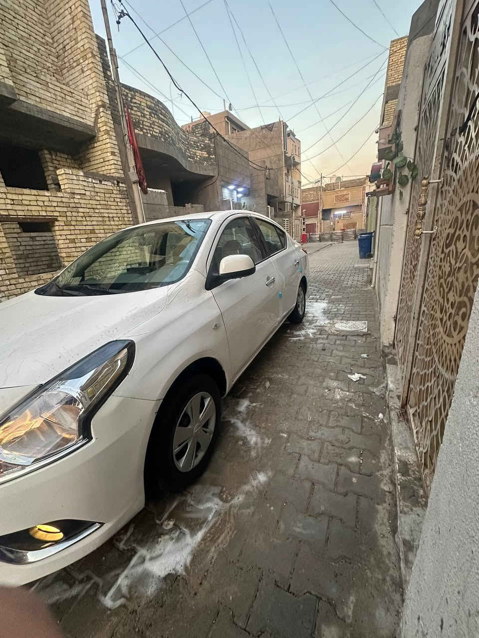 يالله
سني هندي 2018 أربيل باسمي 
سنوية جديدة 
كير مكينة حدادية باتري تبريد تخم تاير كله مكفول 
بيه تعمير جاملغ خلفي وبيه بارد 
مكانه بغداد جديدة 
السعر 90 وبيه مجال 
***********
