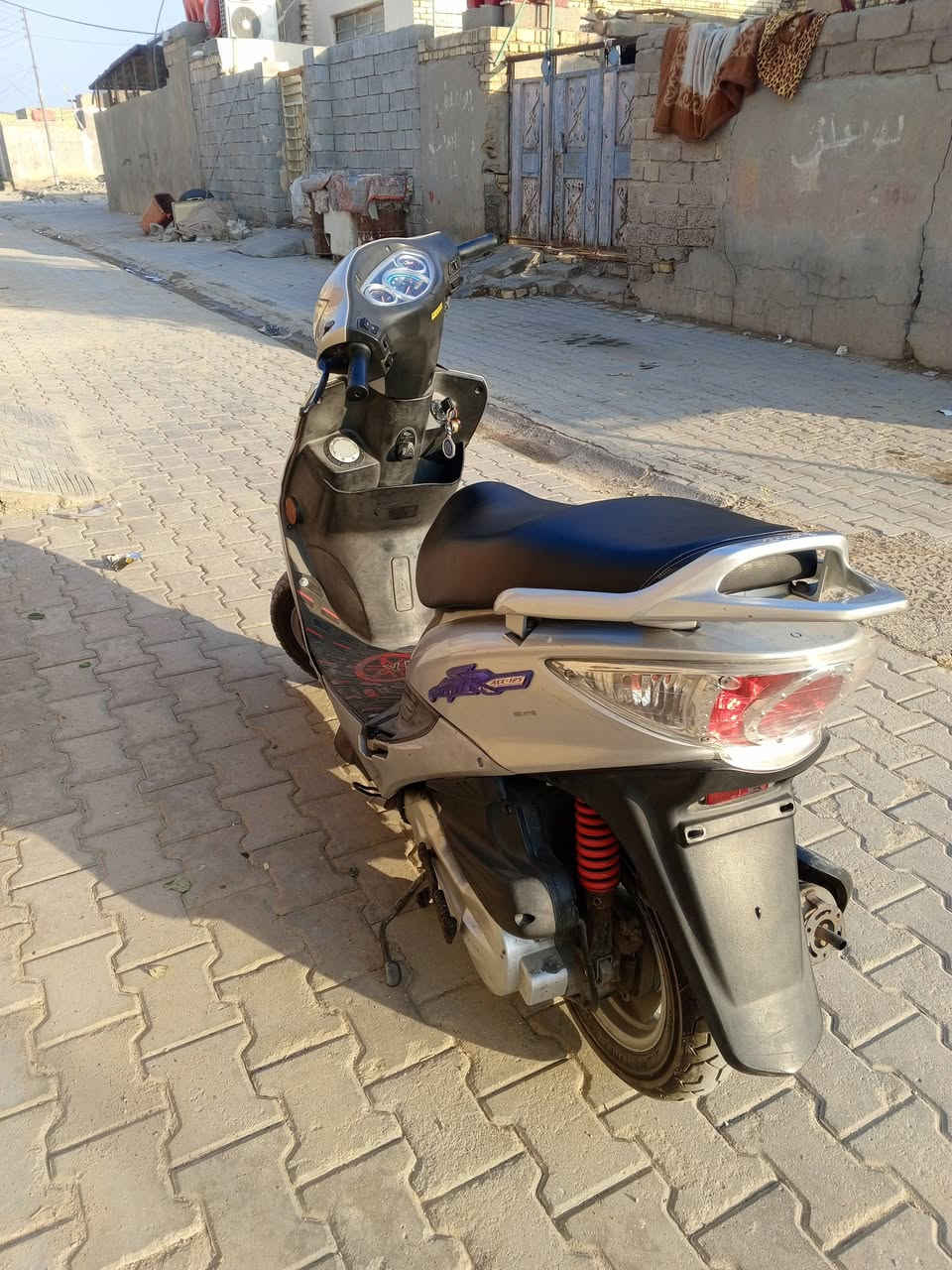 دراجه كامكو للبيع كابريتر نظافه 80% المكان المجر الكبير سعر 750 دراجه نظيفه وكيل تواصل على هذا الرقم ***********
