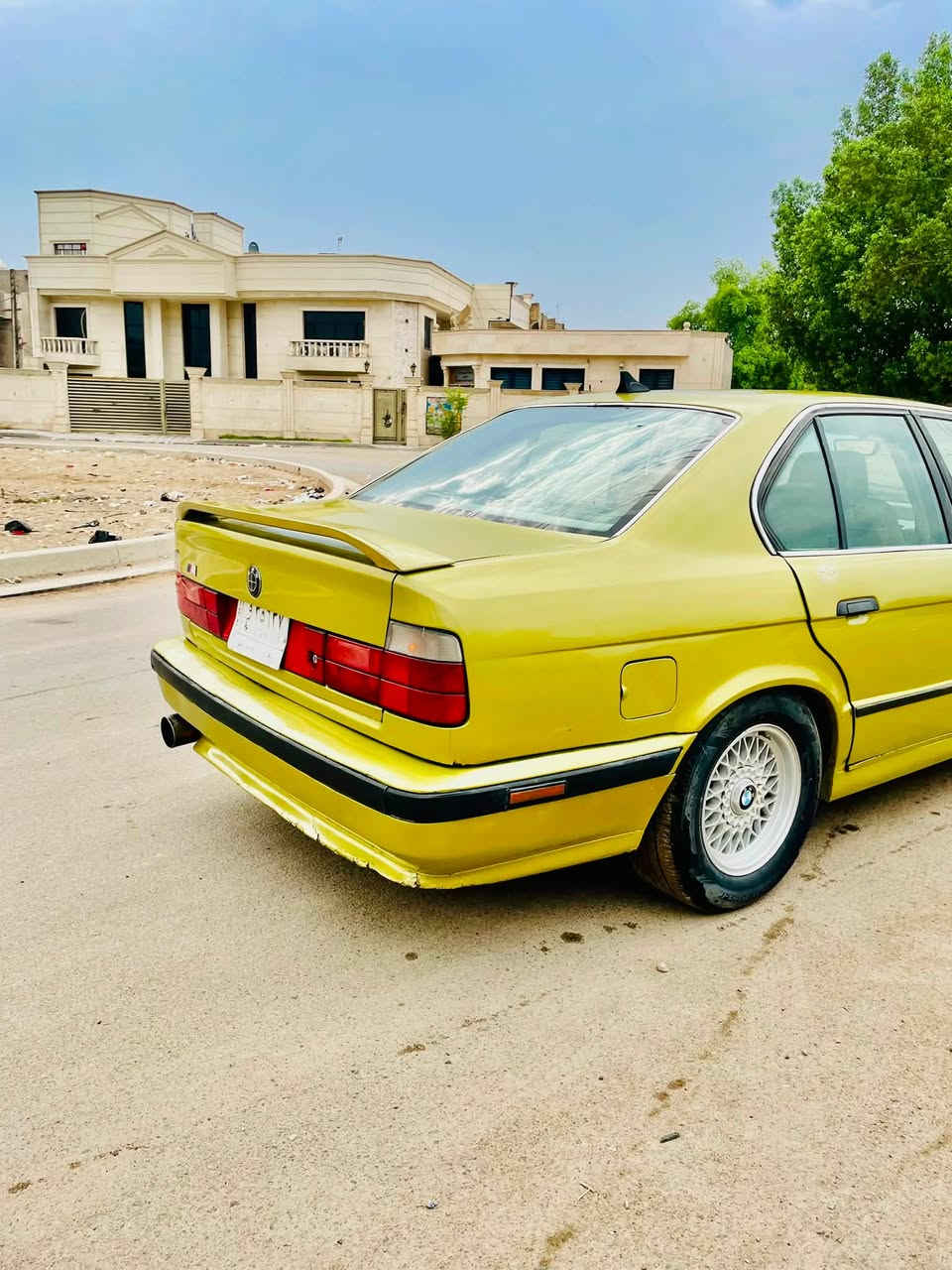 السلام عليكم
 للبيع 520 موديل1990كير عادي محرك 25 مسكر فانوص تبريد شغال بس البوري طاك كهربائيات صدر امامي جديد المكان بغداد السعر45 ووبيها مجال كلش قليل وجماعة الجوه 40لا تعلق ولا تتصل واي تعليق سلبي يعكس تربيتك وأخلاقك 
 للاستفسار *********** او عالخاص
