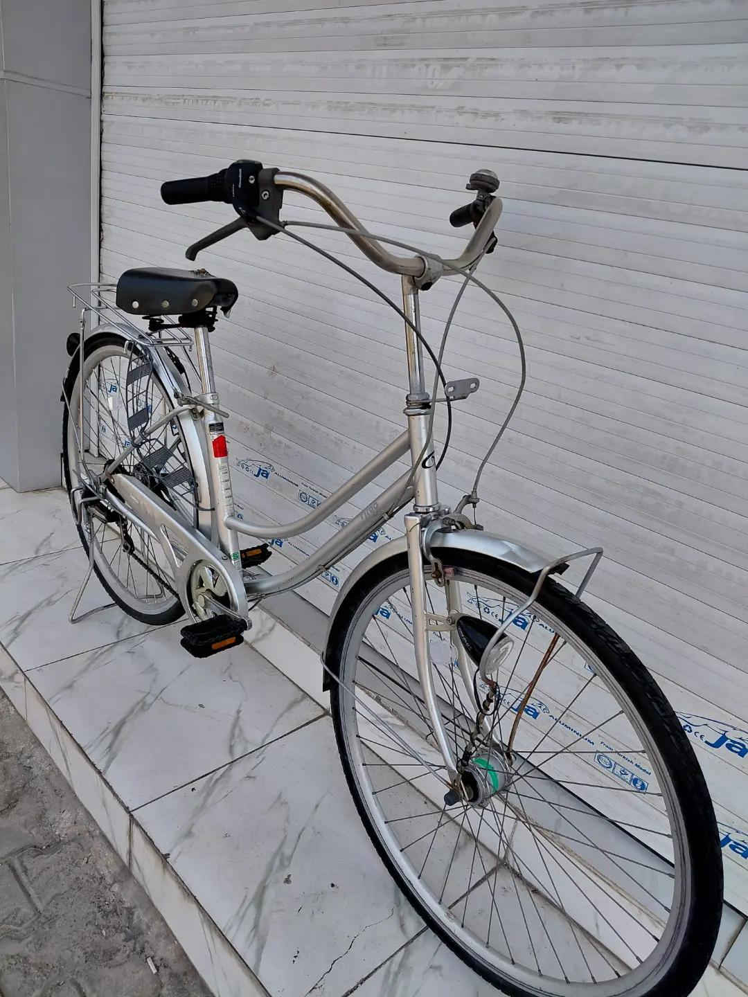 حجم 27 تايرات ربل ويالة طبقتين 6  سرعات SHIMANO ويل امامي ماكنيت LED السعر 150  الف     ✈يوجد توصيل لجميع المحافضات ✈ كركوك مدخل سايدين حي الاسرى والمفقودين  معرض ابو شيفان ( *********** )
