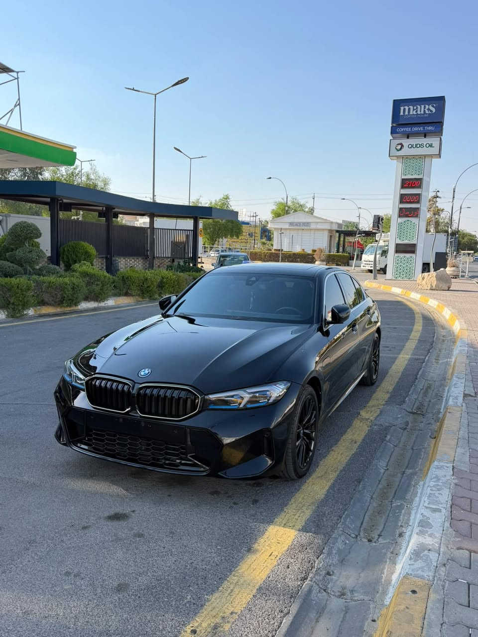 بي ام دبليو 330e • ٢٠٢٤ • هايبرد