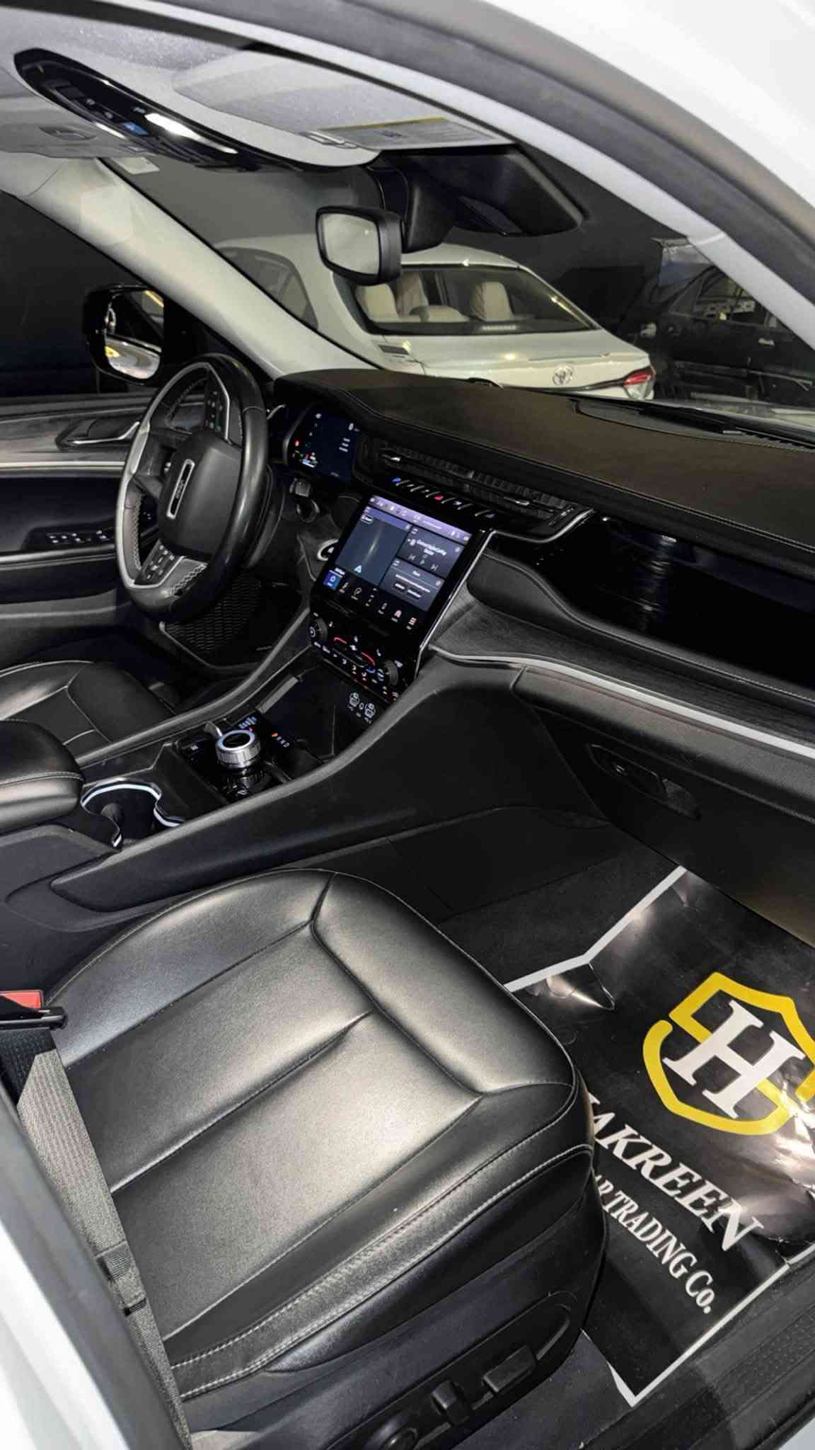جيب جراند شيروكي هايبرد Limited 4xe | 2024
JEEP GRAND CHEROKEE LIMITED 4xe

الموديل: 2024
المحرك: 2.0L Turbo Hybrid
القوة: 375 حصان
العداد : العداد 40 الف
الدفع: 4×4

بيها جاملغ صبغ فقط وحادثها بلمنشور بدون ايرباك

المواصفات:
• فتحة بانوراما
• شاشة 10.1”
• عداد رقمي 10.25”
• جنوط 20”
• Plug-in Hybrid ⚡

سعرها 25٫200$ الف دولار وبيها مجال
الموقع: بغداد
رقم الهاتف: ***********
