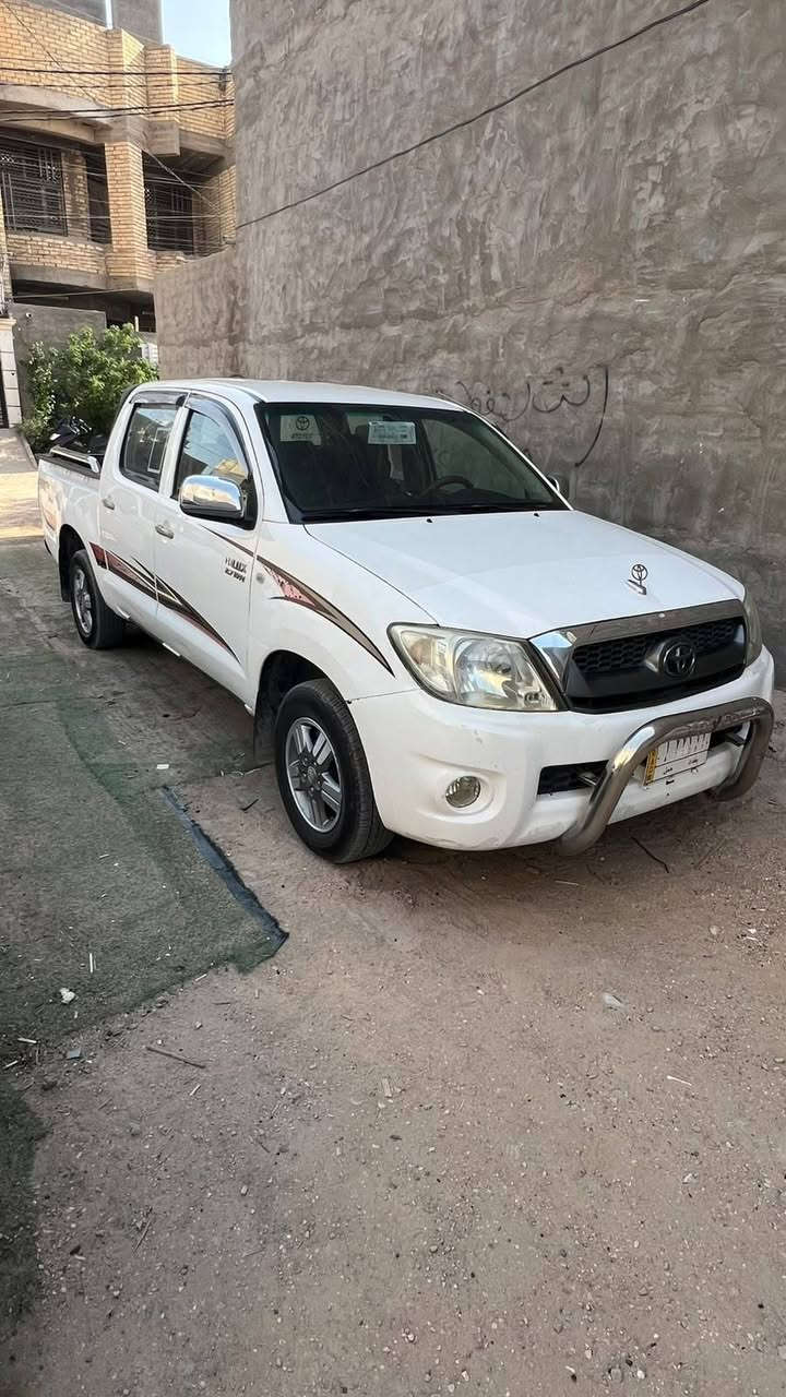 السلام عليكم
هايلوكس موديل ٢٠٠٩ للبيع فقط

كير عادي مكينه بلادي ما مفتوح برغي

نضافت الكشر خير من الله بيه شخطات قليله

سياره جاهزه من كل نواحي تبريد ثلج اي نقص مابيه انشاء الله
 بسمي تحويل شوكت متريد سنويه تسقط بشهر العاشر

السعر 155
رقمي ***********
