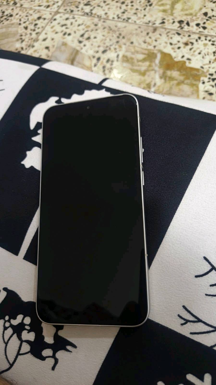 السلام عليكم جهاز  بوكو f7نضيف 100 ٪ذاكره 265ورام مالته 12 مصار اقل شهر من شتريته كامل ملحقات كارتونه وشاحنه مالتها معالج مالته اعلى فئه يدعم ببجي موبايل 120 فريم وبقيه الالعاب 120 فريم سعره 450 الف المو شراي لا يكسر بسعر باقي تفاصيل بخاص تواصل واتساب *********** عنوان بغداد الدوره