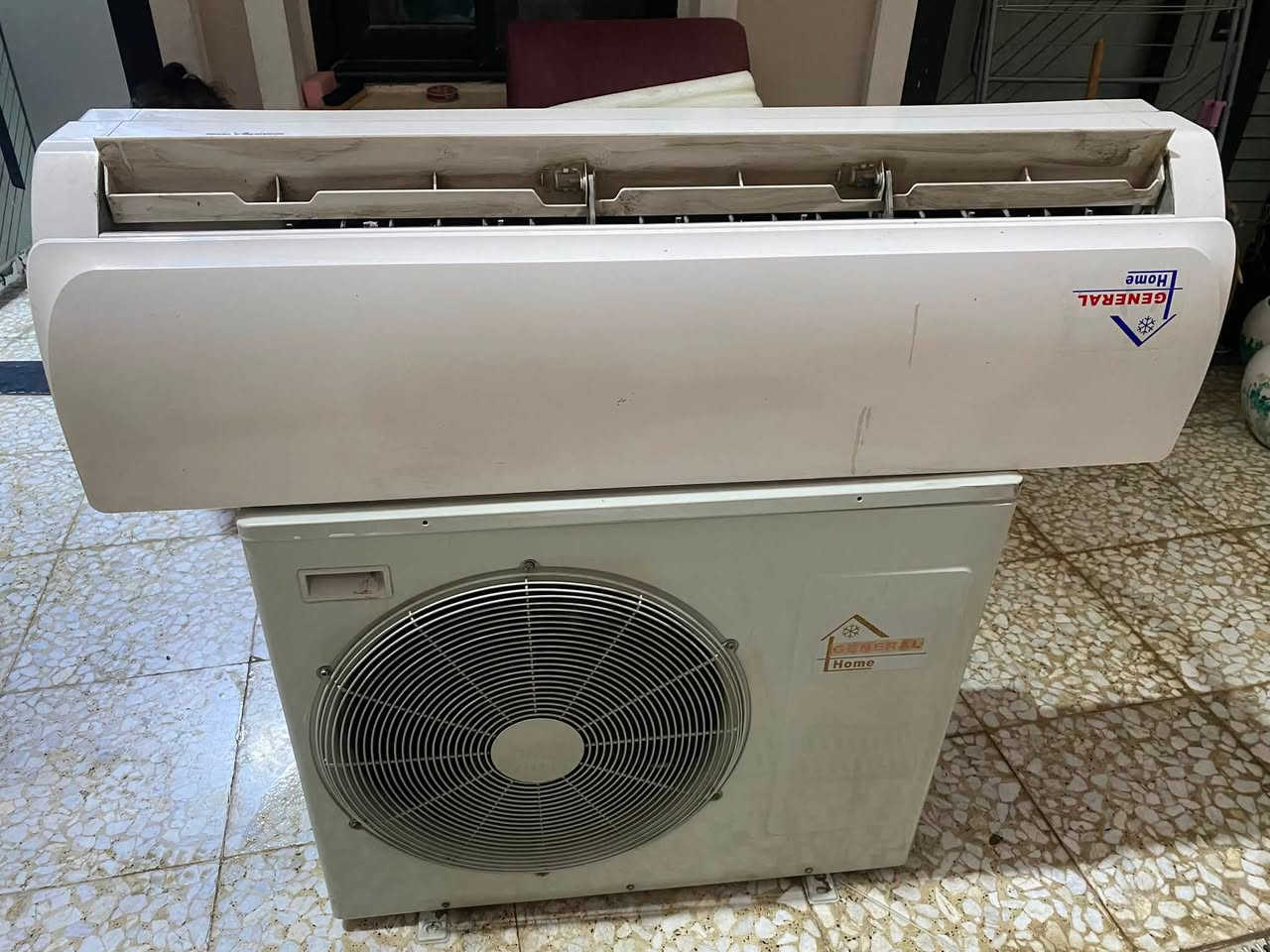 السلام عليكم
سبلت 2 طن جنرال تبريد وتدفئة كل ملحقاته موجوده فقط خلل بالقطعه الخارجيه 
السعر 250 وبي مجال
اللاتصال ***********
