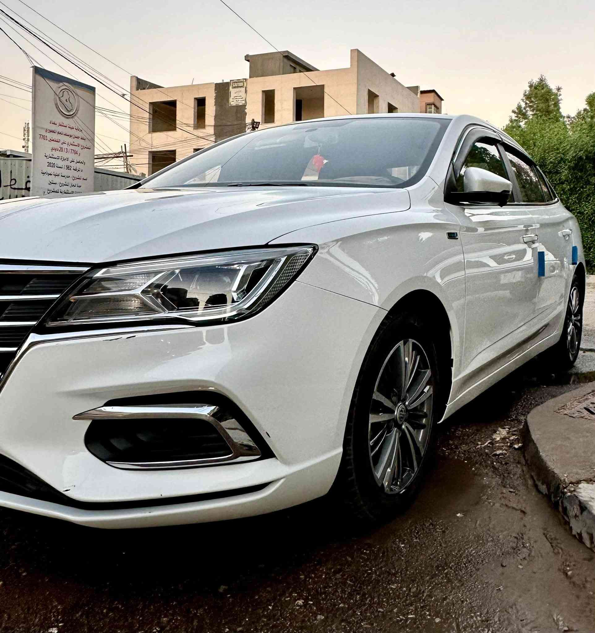 MG5
موديل 2024 اعلى فئة (LUX) فول مواصفات 

 تحكم ستيرن وشاشة 4 كامرات كراسي جلد كهرباء تدفئة
فتحة سقف مري شفط بعد هواية مميزات …
ماشية (63000) فقط بيها تكحيل بالهلال مال جاملغ
الخلفي 
 رقم بغداد باسمي هزة جديدة 
تبريدها ثلج ما شاء الله سيارة مال بيت ونظيفة جداً
مكاني المنصور

                                                                        ***********

السعر 112 وبيها مجال بسيط حك الجية
