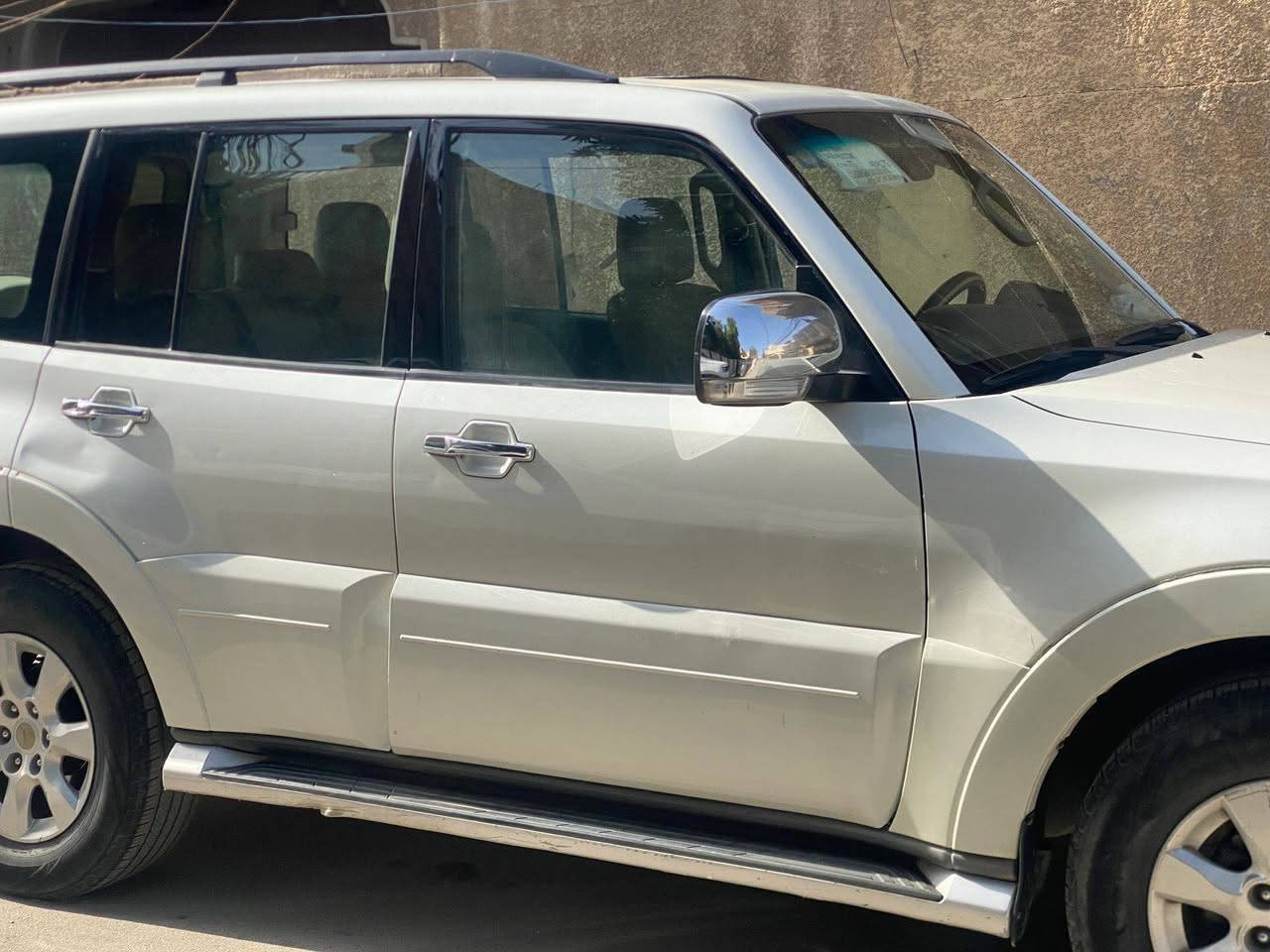 للبيع باجيرو حبتور ٢٠١٠ مكفولة كفاله عامة عدا رصعات بسيطة ١على ١ مواصفاته معروفه السعر ١٣٥للاتصال *********** ابو علي
