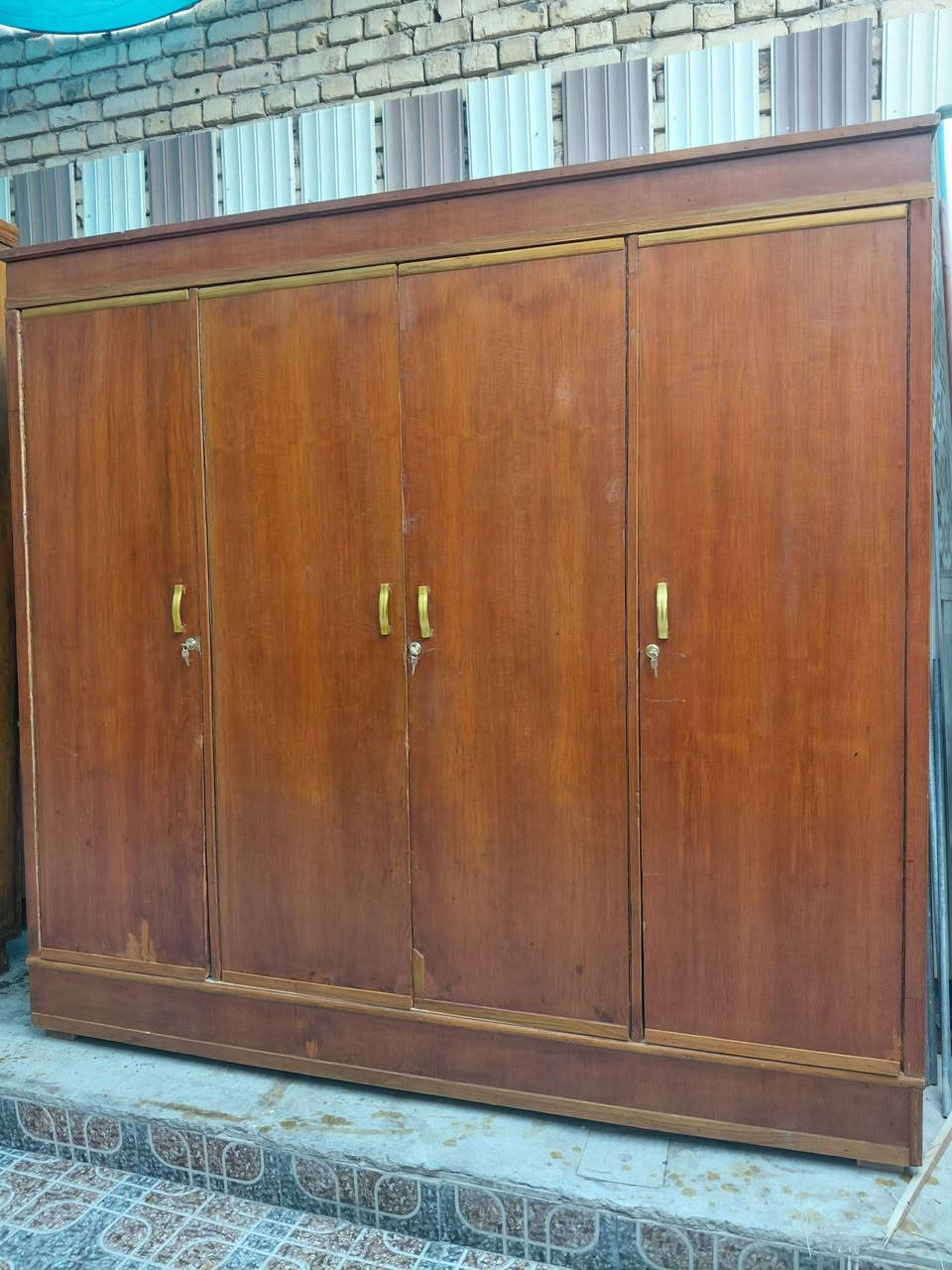كنتور ابو الاربعه صاج مستعمل ضهره معاكس عنوانه كوت حي الجهاد شارع النجارين نجارة ومعرض الحجامي الاتصال او مراسلة الصفحه ***********
