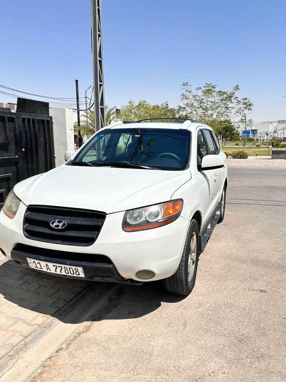 هيونداي سنتافي 2008 وارد كوري – مواصفات خاصة
🔹 محرك 2700 V6 – 6 سلندر
🔹 7 راكب
🔹 فتحة سقف
🔹 تدفئة كشنات
🔹 تحكم ستيرن صوبين
🔹 كشنات جلد أسود
🔹 تبريد 3 قطع
🔹 السيارة مجهزة بمنظومة غاز مركبة في الورشة الحكومية
🔹 موجود كارت الصيانة الخاص بالمنظومة
🔹 رقم بغداد إنكليزي جديد
🔹 الرقم باسمي ونقل أصولي

🎨 الحالة والصبغ:
نص جاملغ ونص باب صبغ فقط، والباقي حسب الفحص.

📌 السيارة مواصفات خاصة ومناسبة للعائلة، والفحص على المشتري
***********
