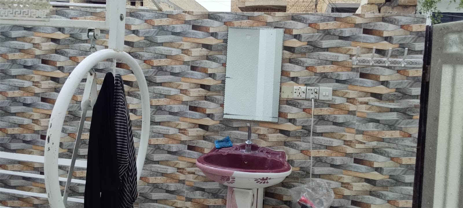 بيت ٢٠٠م • شارع ٢٠ • ٥غرف