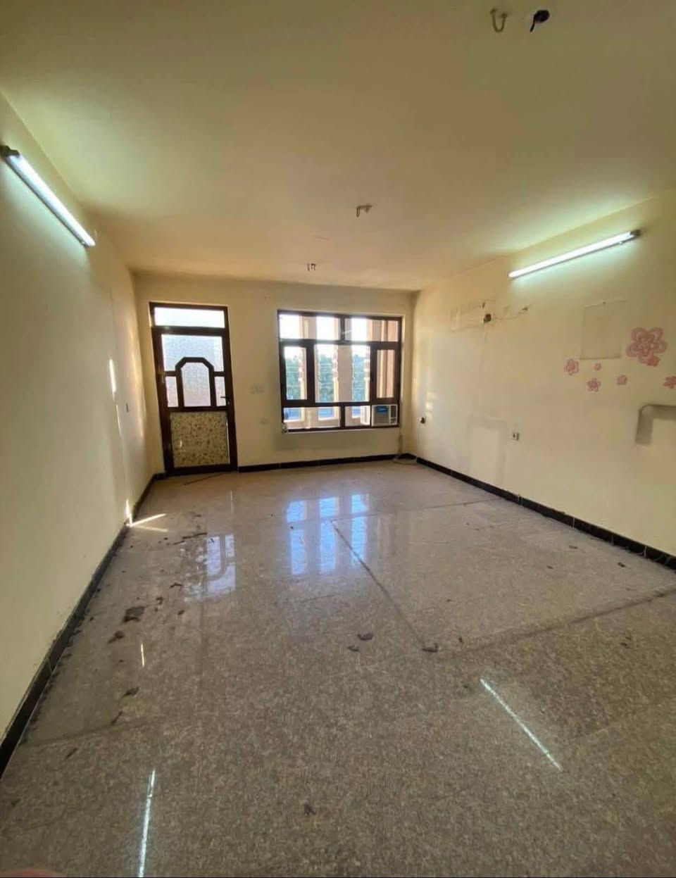 للإيجار في السيدية
بيت50م ✨

🔹 يحتوي على:
🏠 2غرف نوم
🏠 صالة
🏠 مطبخ
🏠 خدمات

💰 السعر: 800

📞 للاستفسار:***********

مكتب حلم عقاري
