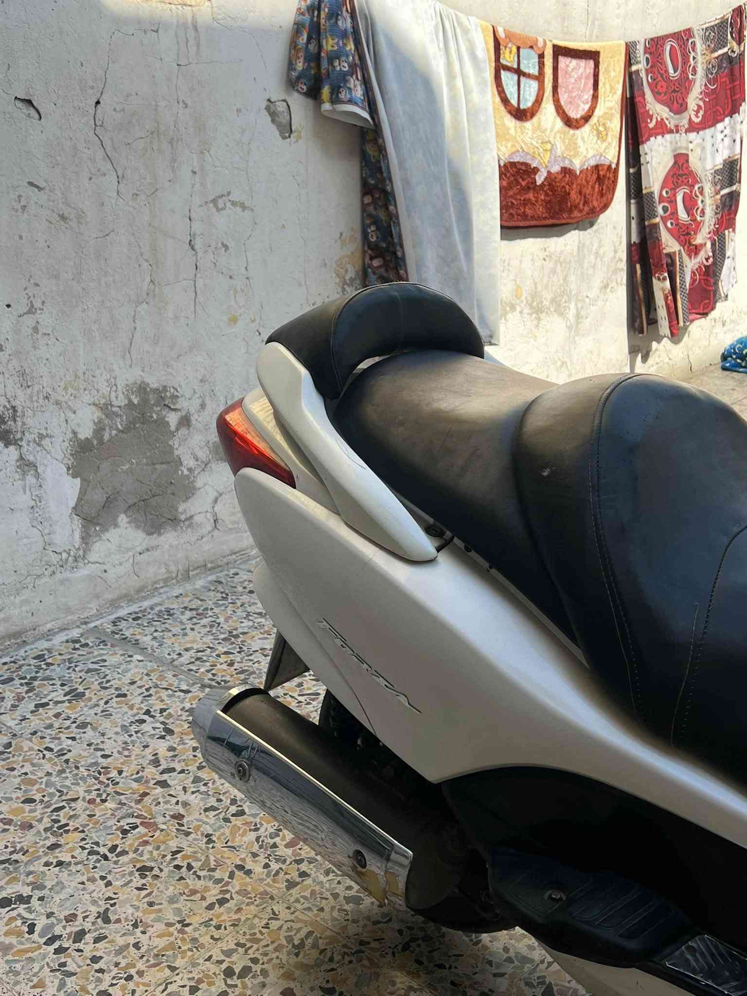 فورزه 0️⃣ 8️⃣ بصمه
جاهزه دراجه مابيهه نقص 
ستان كهربائي كلوب جنطه 
لايتات زنون سماعات بلاديه
امبثري مكاني بغداد ***********
السعر مليون وميه
