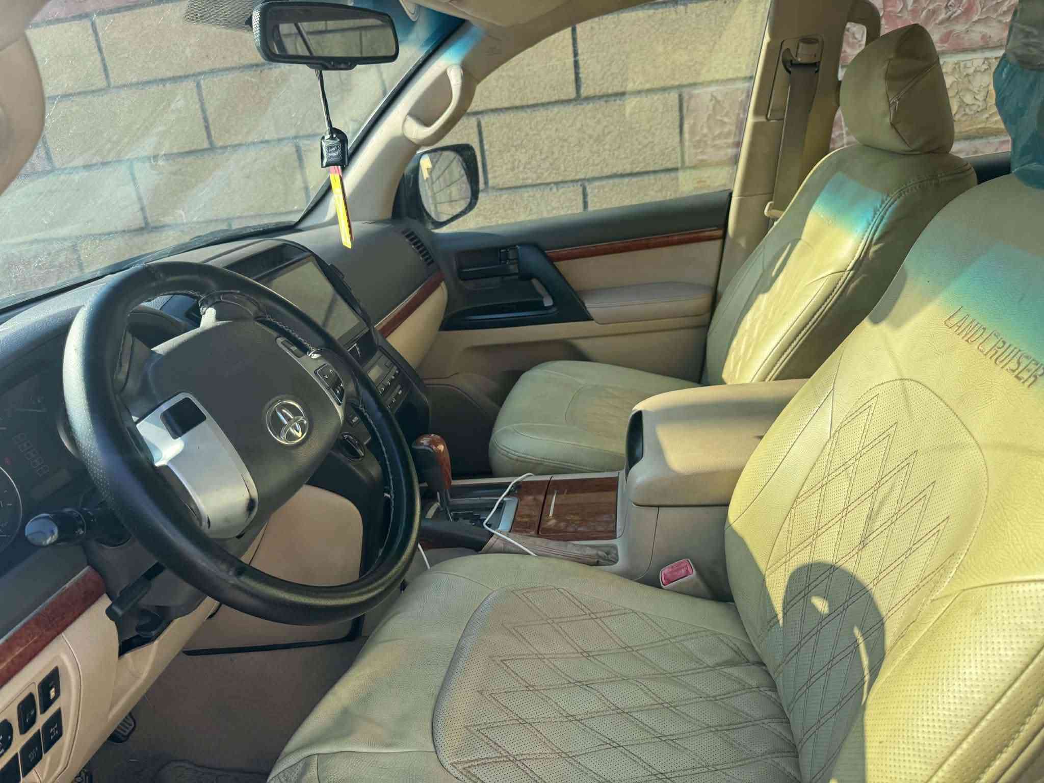🚘 للبيع | تويوتا لاندكروز جكسارة GXR موديل 2015
للبيع لاندكروز جكسارة GXR، موديل 2015، محرك 6 سلندر، مواصفات عراقية، لون أبيض، داخلية جلد، 7 ركاب، ماشية 300 ألف كم،  بدون صبغ.

✨ السيارة نظيفة وجاهزة للاستخدام، والصور توضح تفاصيل السيارة من الداخل والخارج.

🛡️ مكفولة كفالة عامة حسب الفحص والاتفاق.

📍 الموقع: واسط – الكوت
رقم بغداد السعر 390 وبيها مجال
***********
‏‪***********‬‏
