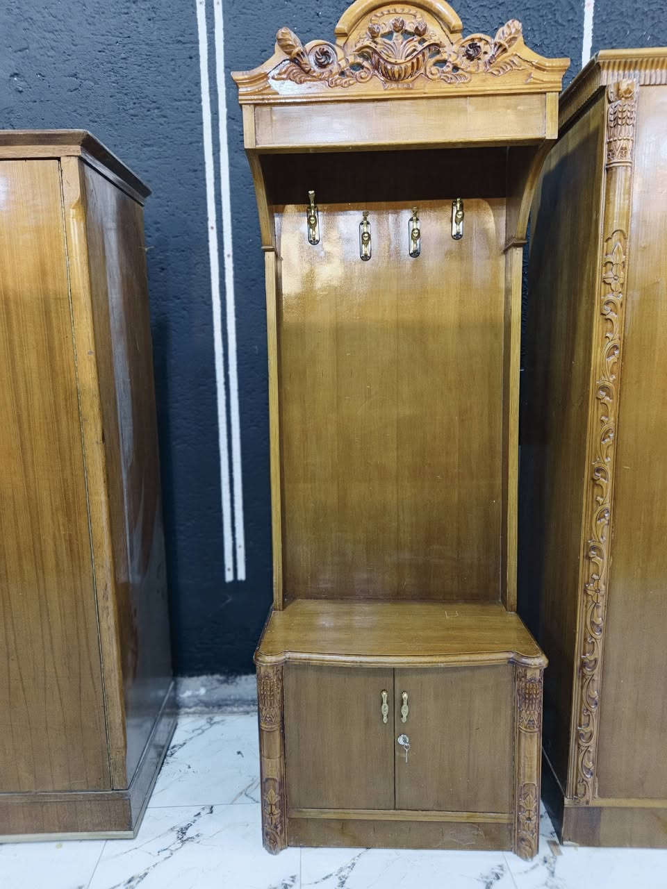 غرفه تزكام عماره صاج ثقيل نظاف فول شغل حديث العنوان دبيسات خلفة جامع الإمام صادق مقابيل مستشفى الحكيم ***********
