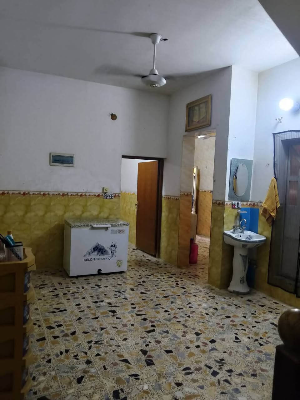 السلام عليكم بيت مساحة 125واجه 7نزال 18بيت نظيف ومرتب زراعي بيت ضيفان الاستفسار ع الرقم ***********
