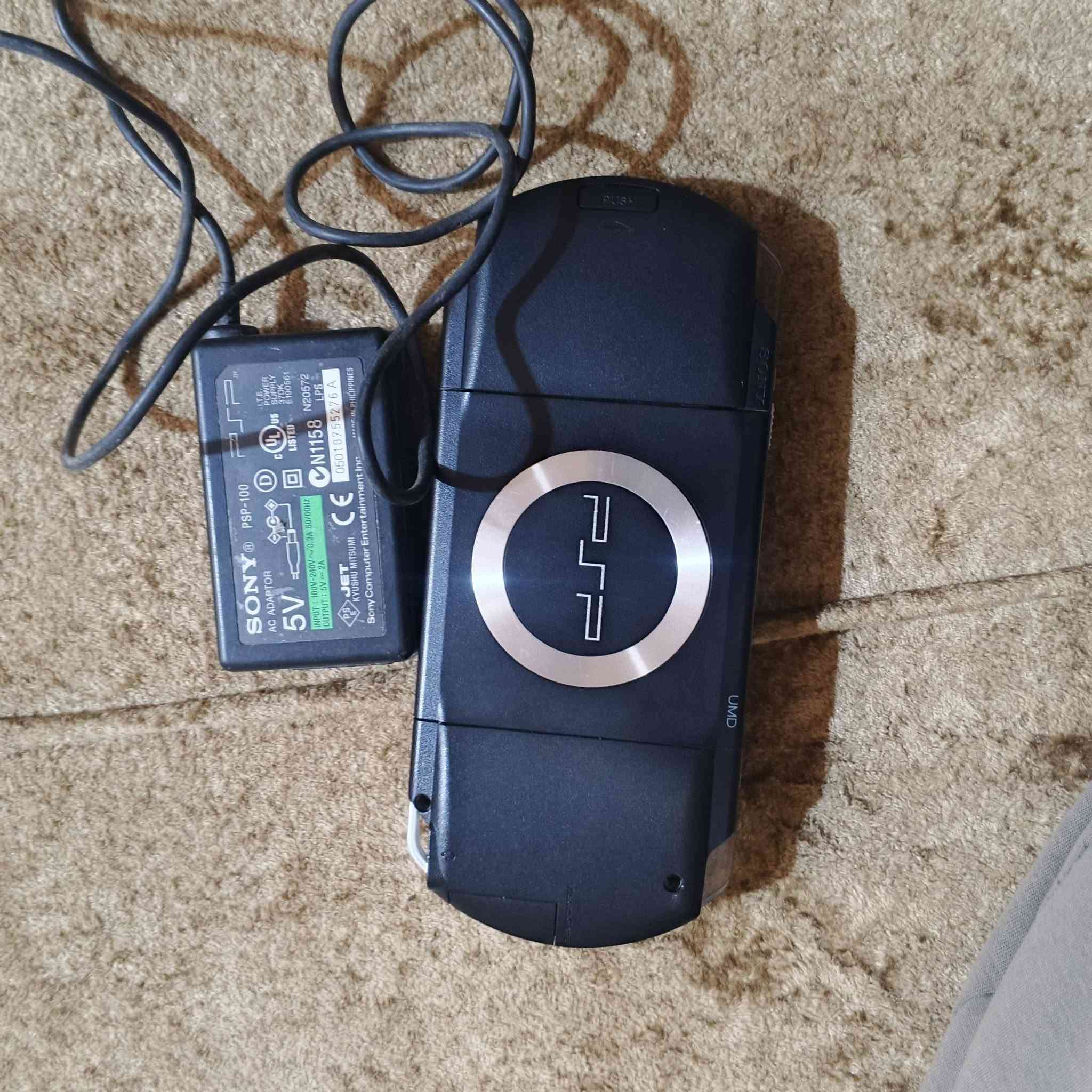 PSP • نضيف • شاحن اصلي