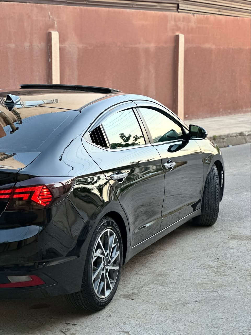 Hyundai Elantra 2020 ..
للبيع او مراوس حسب الرغبه 
فول فول مواصفات sel بلص 
فتحة سقف
شاشة كبير و كاميرة
رادار امامي وخلفي وصفايح 360 درجة
بصمة بيبان
كشن جلد 
تدفئة كشنات
ستيرن تدفئه 
تحديد مسار
قيادة ذاتية
sport+nurmal+smart درايق مود
لايتات زينون و ليد
تحكمات ستيرن
عدد سماعات 8 
حجيم محرك ٢٠٠٠ دوش مرغوب
بعد بيها هواي مواسفات
ماشية 80mil و قابل للزياده 
ملاحضة ضرر سيارة فقط تعديل بارد بقبق الصندوق و ملاحضات بسيطه بلبنيد
بدون معجون تبديل
بدون دواخل بدون لغود شواصي بدون ايرباك 
مكان سيارة موصل 
*********** واتساب 
سعر 135 و مجال قليل موصل, نينوى
