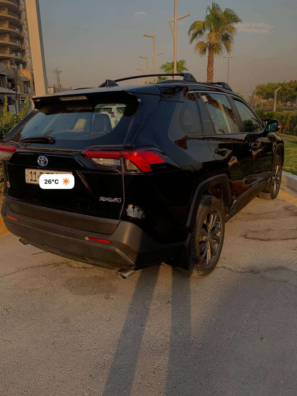 av 4  xLe 2023hybrid
راف فور xle 2023 هايبرد 
الفئه / xle 
موديل السياره /2024 
رقم السياره / بغداد انكليزي / شرط التحويل 
حجم المحرك /2500 هايبرد 4سلندر 
اللون / اسود ملكي 
ماشيه 34الف mi  يعني بعدها بحاله الوكاله 

مواصفات السياره 
كشنات جلد 
تدفئه تبريد بالمقاعد 
كشن كهربائي + 3 وضعيات خزن ميموري

رادار امامي  تحديد مسارات  
، جانبي   نقطه عماء 
، خلفي تحذير اصطدام 

فتحة سقف 
 كامره360 درجه. 

وضعيات القياده 
Eco ,normal ,sport, 
نظام الدفع / 4*4  فورل ويل 
فول تحكمات ستيرن 
صندوق  كهربائي 
تدفئه بالستيرن + تدفئه بالمري الجانبيه 
 هاند بريك بصمه 
اوتو هولد 
اوتو ستارت /auto start 
اوتو ستوب/ auto stop
 تبريد قطعتين 
شحن واير ليس 
مداخل شحن تايب سي 
لايتات led زنون + بك لايت led 
 بصمة ابواب   + بصمة تشغيل + تشغيل عن بعد 
سستم الصوت jbl 🔊🔊
شاشه jbl 🔊🔊🔊
تبريد بيانو 
4 جام اوتو 
ويل كب كروب اسود 
 داشبول ديجتل الكتروني 
 
 حادث الساره شي كلش تافه قبق صنندوق مبدل نفس اللون بلادي فقطططططط بدون صبغ السياره نهائيآ 

السعر 235   وبيعا مجال  للشراي
*********** ابو حمزه

نص مكتوب في الصور:
- ٣:٣٢ ص
- ٣:٣٣ ص
- 26°C
