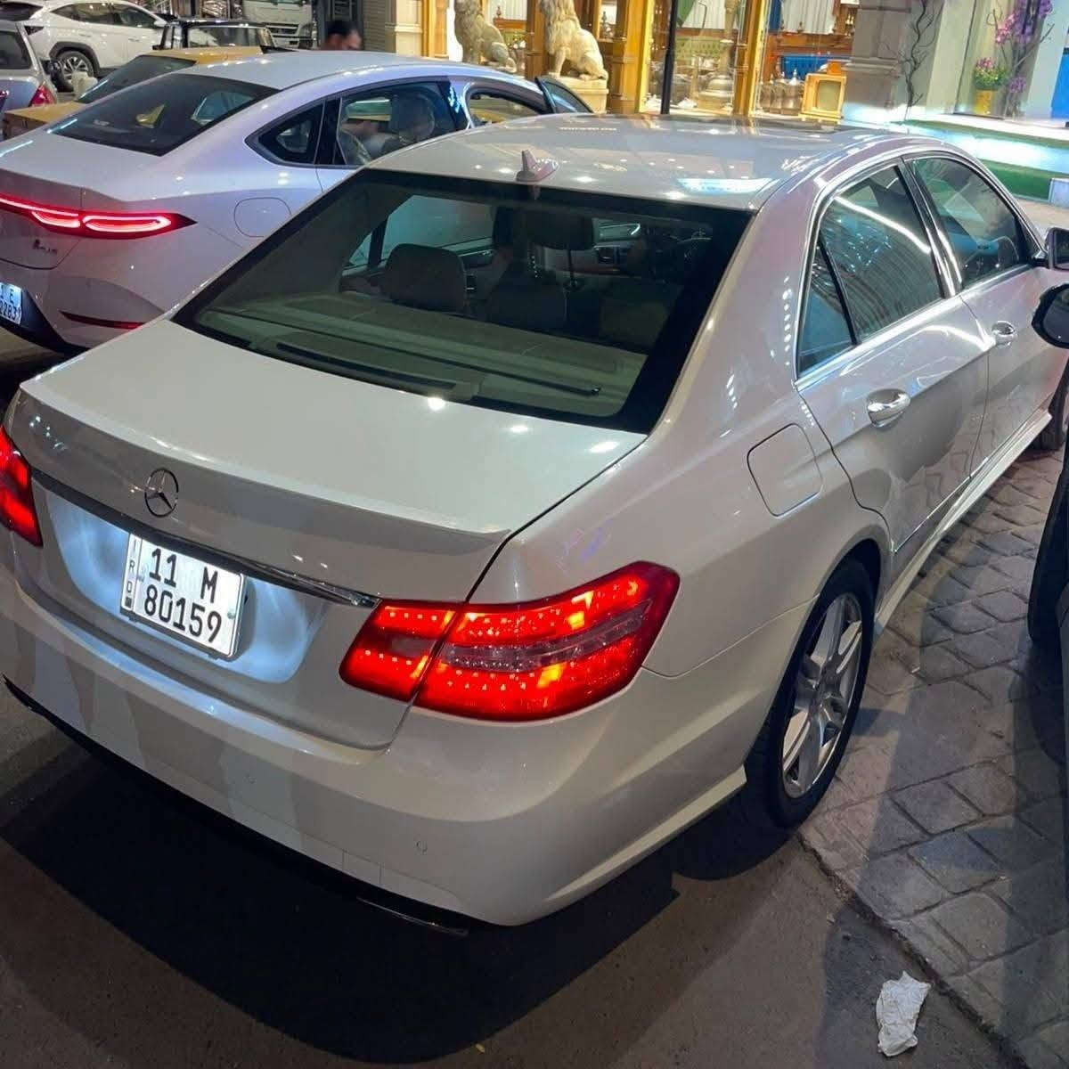 اللي يدور نظيف بسعر مناسب
مرسيدس E350_W212 موديل 2013 
اللون ابيض داخل بيجي 
السيارة شادلها كت AMG وياله AMG
رقم بغداد 
فول مواصفات 
فتحه سقف 
برده خلفيه كهربائيه
سستم صوت هارمن
سيدي جنجر مع شاشه عرض DVD بلادي
تحكمات كامله 
تدفئه كشنات 
كشن كهرباء و خزن ميموري 
البجم زنون 
السياره فوول مواصفات 
محرك V6_3500 CGI
كامله السياره واي نقص 
حادث خلفي بسيط اخت الكلين 
مكان السيارة بغداد الكراده 
للاستفسار *********** واتساب

نص مكتوب في الصور:
- 1.5 Tesla MFI *********** ***********