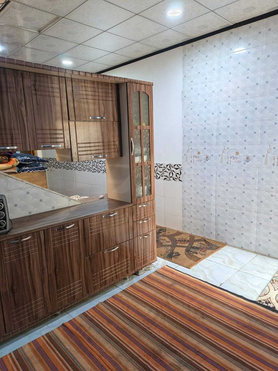سلام عليكم بيت للبيع طابو زراعي 100متر موقعه حلوو كافه الخدمات وشارعه تبليط وسعر مناسب يحتوي على غرفة وصاله واستقبال وصحيات ومطبخ سعر 55وبي مجال العنوان كوفه حي ميسان شارع الزوار الاستفسار عل واتساب ***********
