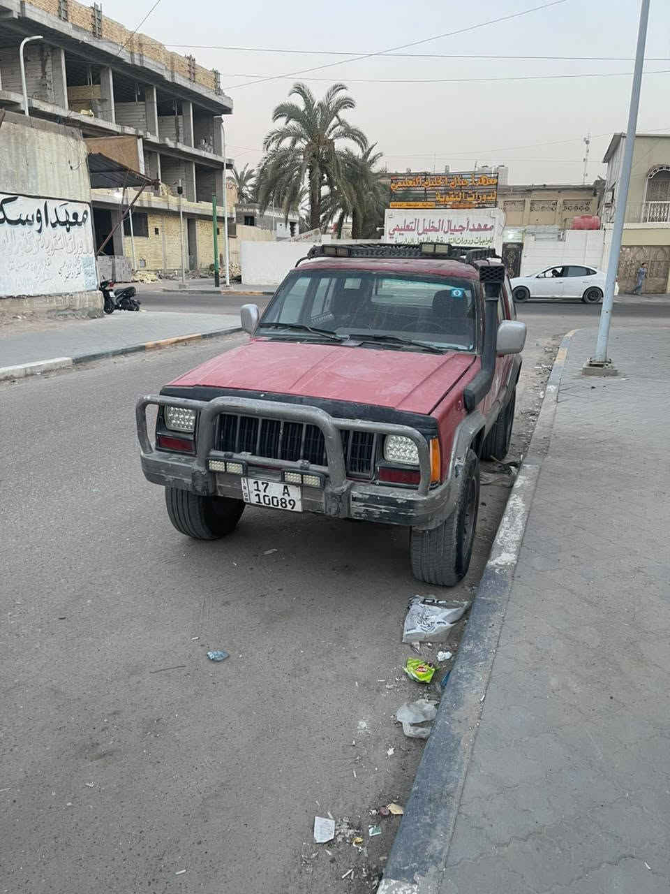 جيب شيروكي موديل 1993 كير ومكينه 3000 ففتي مكفولات حداده 80% رقم نكليزي سنويه 30 مكانه البصره الزبير راعيه يمي البصره سعره 32 وبيه مجال  ستفسار ***********

