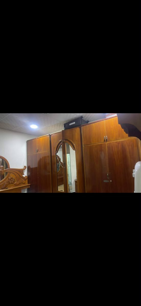 للبيع غرفة نوم شغل درجة اولى ثكيلة وهاي نضافة بس متروكة صارلها ٣سنوات بس عليها تراب ***********
