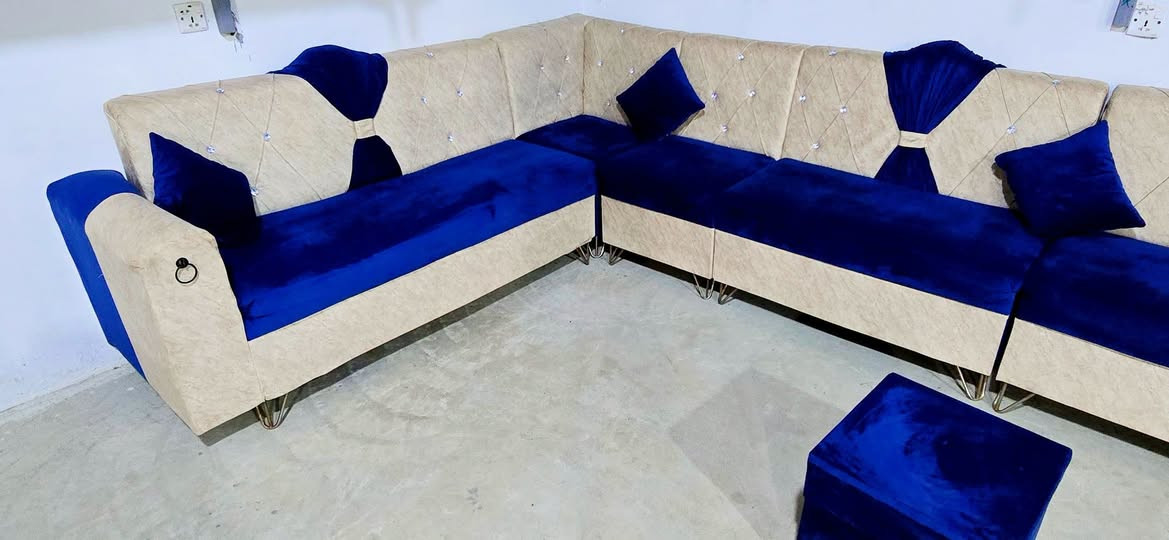 تخم ديوان • ١١ مقعد • نضيف