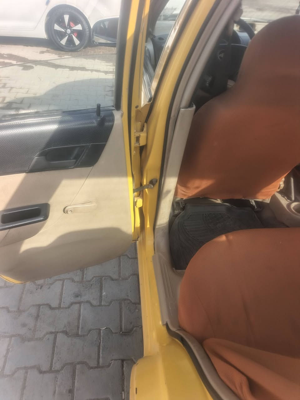 افيو ٢٠١٠ • فحص ٢٠٢٧ • مكينة ١٤٠٠