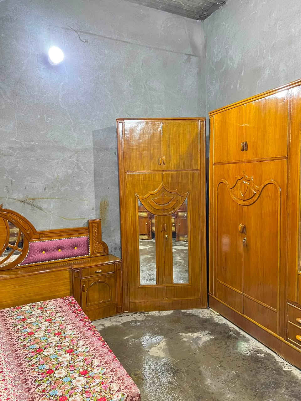 سلام عليكم غرفه نجاره صاج بورمي تزكام داخل خارج صاج مستخدمه نظيفه السعر ٩٠٠ العنوان الحله ***********
