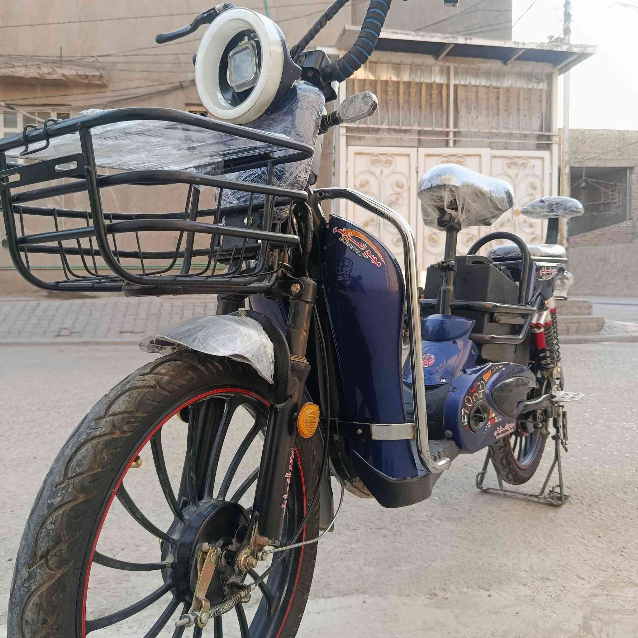 دراجه شحن حجم 20 وكيل العارضي بعدهي جديده
سله + بريكات جدد + تايرات جدد + ملف 1200 

سرعه حقيقي 70 
دراجه نقصه بس شاشه 
بطاريات عل فحص 
سعره 250 وبيه مجال 
رقمي ***********
