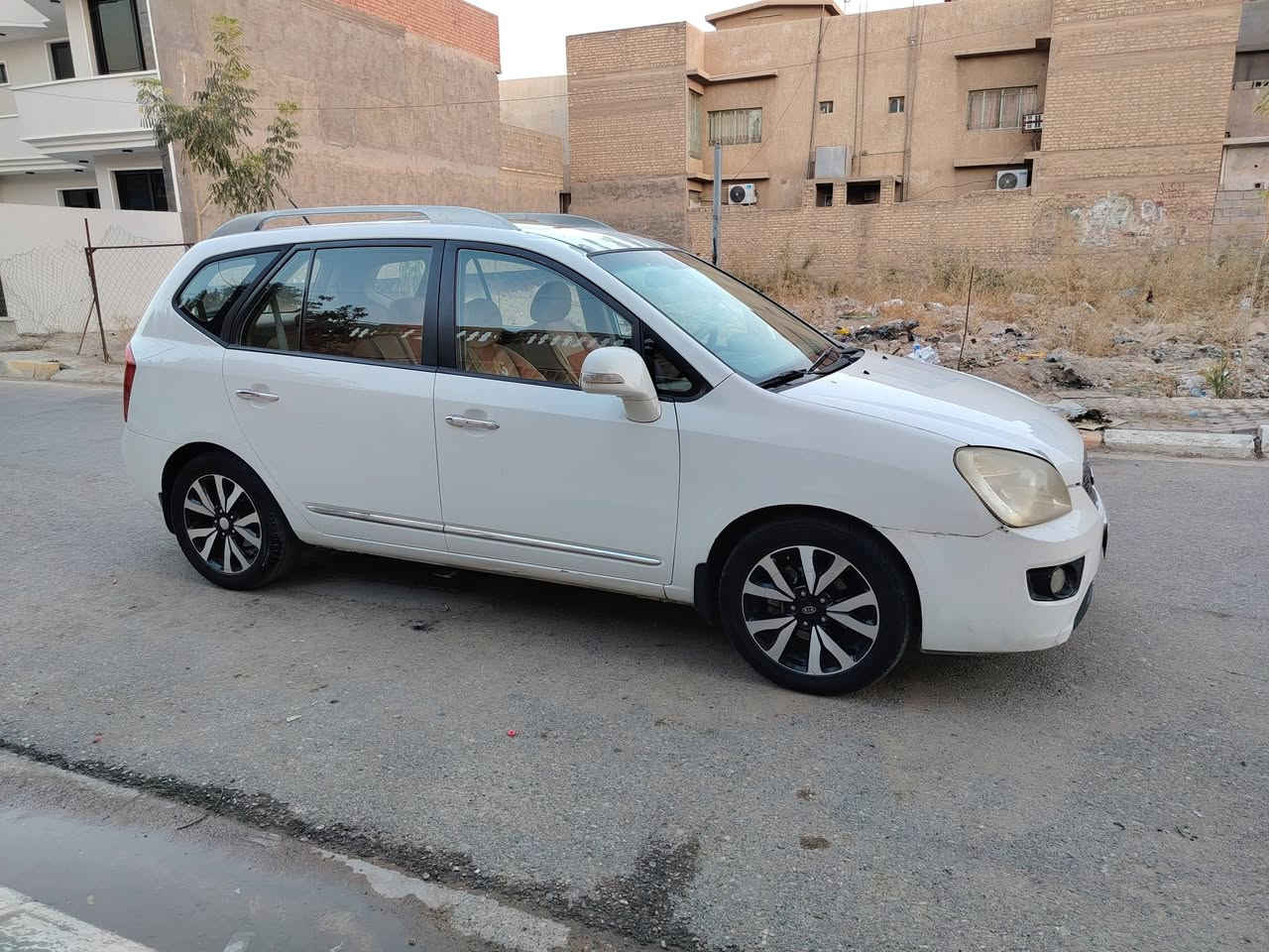 كيا كارنز خليجي موديل 2011 بأسمي  مكينة 2000 دوش فول مواصفات سبعة راكب مري شفط تبريد خلفي حساس خلفي فتحة سقف غرفته جديدة تبريد ثلج سونار داخل المنشور بيه صبغ أثر شخوط بصيطة سيارة جديدة مال جني مكاني ديالى بعقوبة التحرير مراوس حسب القناعة للاستفسار *********** //***********
