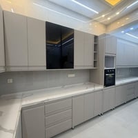 مطبخ تفصيل • تصميم ثلاثي الأبعاد • كوارتز طبيعي