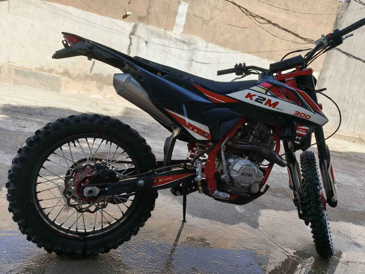 دراجة قفاز k2m 2024
محرك 300cc نضيفة كلش ومابيها عيب دراجة ماشي 935km وقابله للزيادة . سلف واحد و يشتغل زينون Led  قوي جدا كهربائياته كله شغاله سعرها 1100 مليون و ميه و بيها مجال أو مراوسه. مكان كركوك ناحية تازة وباقي التفاصيل عالرقم ***********
