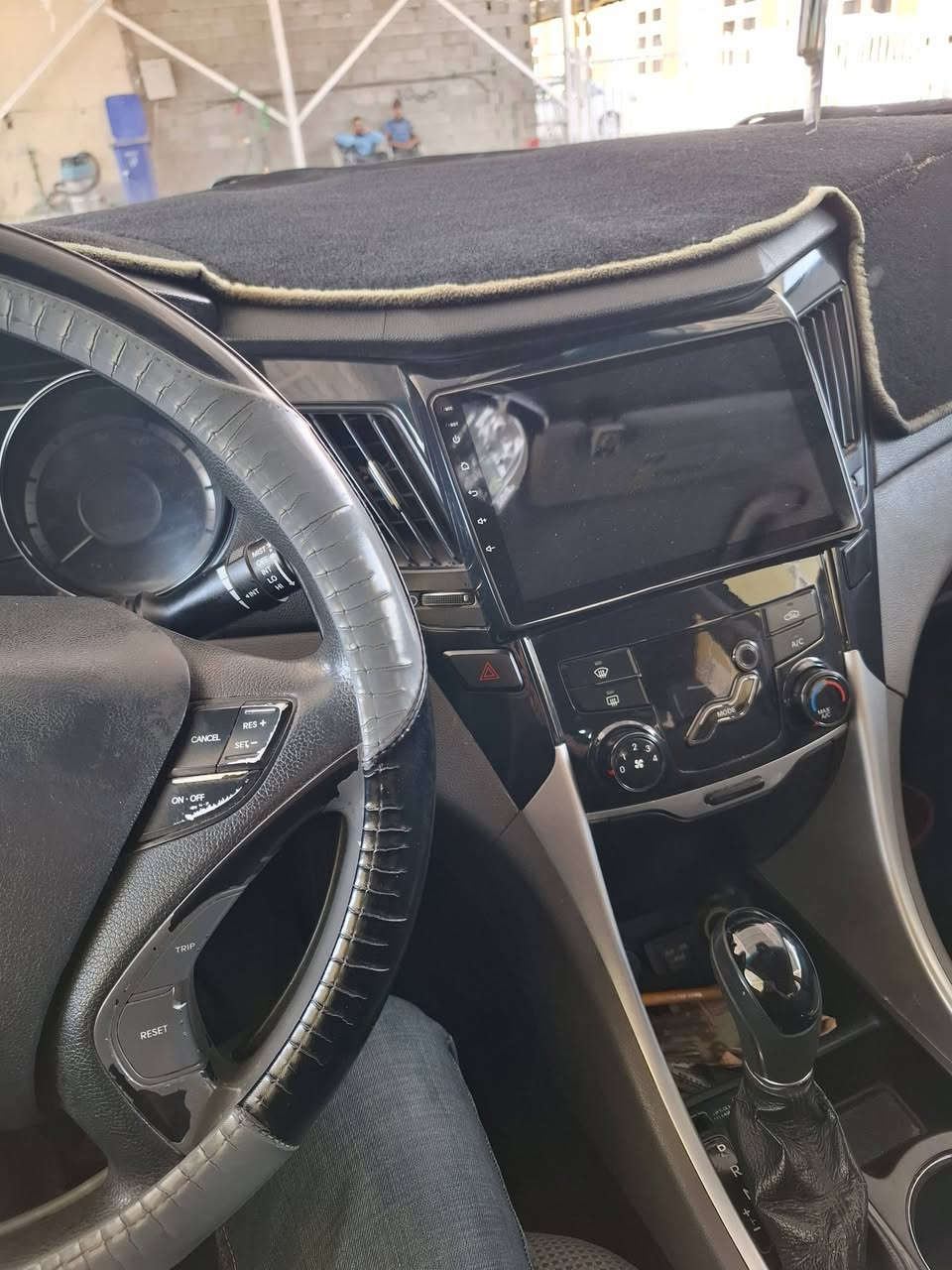 سلام عليكم سوناته ٢٠١٣ للبيع وارد امريكي بيه ٣ قطع بدون دواخل بسمي رقم نكليزي مكاني الديوانيه سعرها ٨٨ وبيه مجال رقم التلفون ***********
