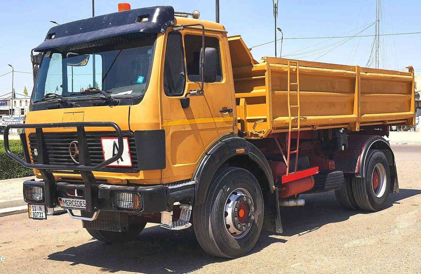 السلام عليكم البي موديل ٨٢ رقم بغداد السنويه ماساقطه
والتحويل مباشر  مكينه ٢٥ ثمانيه سلندر  لاتنقيص ولا بخار
كير ٢٥ اكسل جي اف شاصي باج بطن السياره كفاله عام
لايوجد بها أي نقص السعر ١٨٠ ورقه وبها مجال ٠ مكان السياره بغداد ٠
الاتصال.   *********** اتصال فقط غير متواجد على 
الفيس ٠
